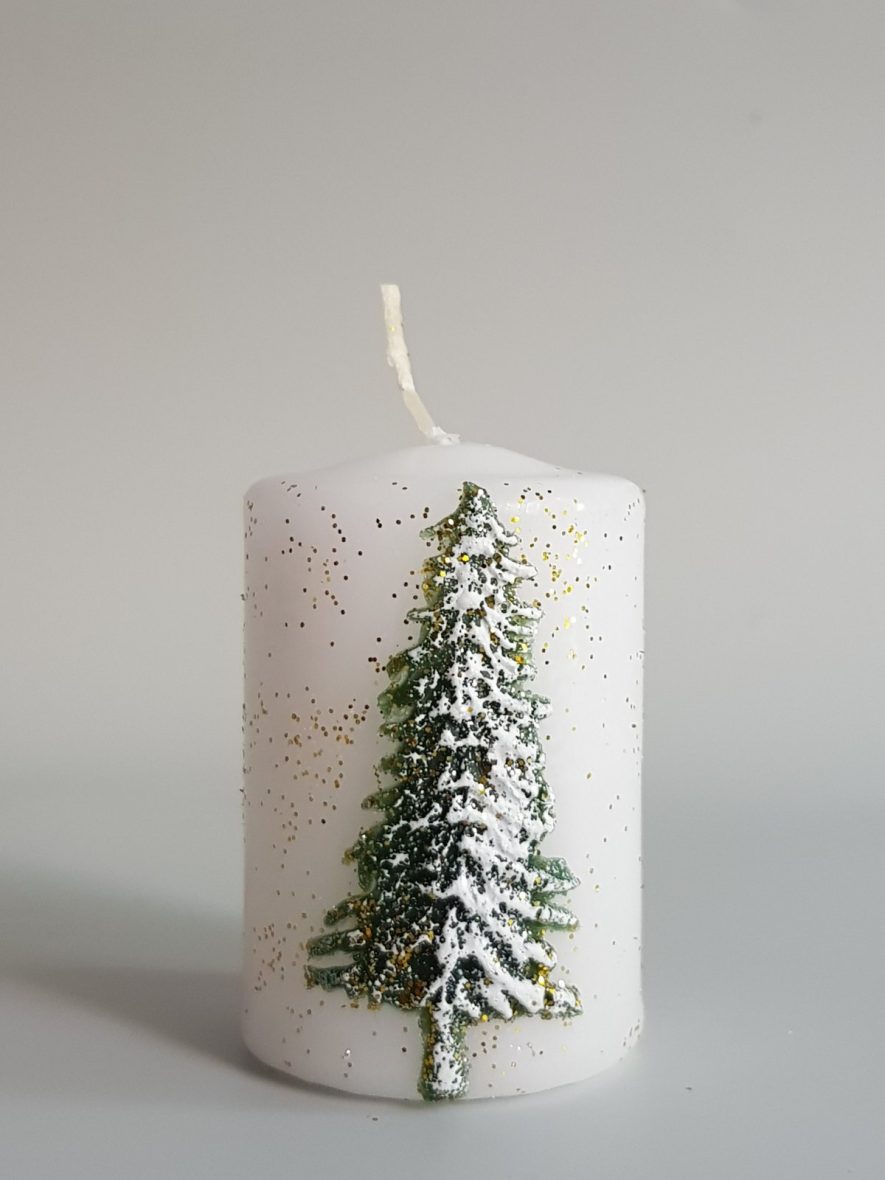 Коледна свещ цилиндър с декорация елха, бяла