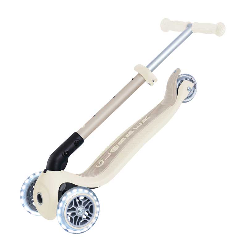 sgavaema-eko-trotinetka-s-3-kolela-globber-junior-foldable-lights-eco-tsvyat-kokos-757591642